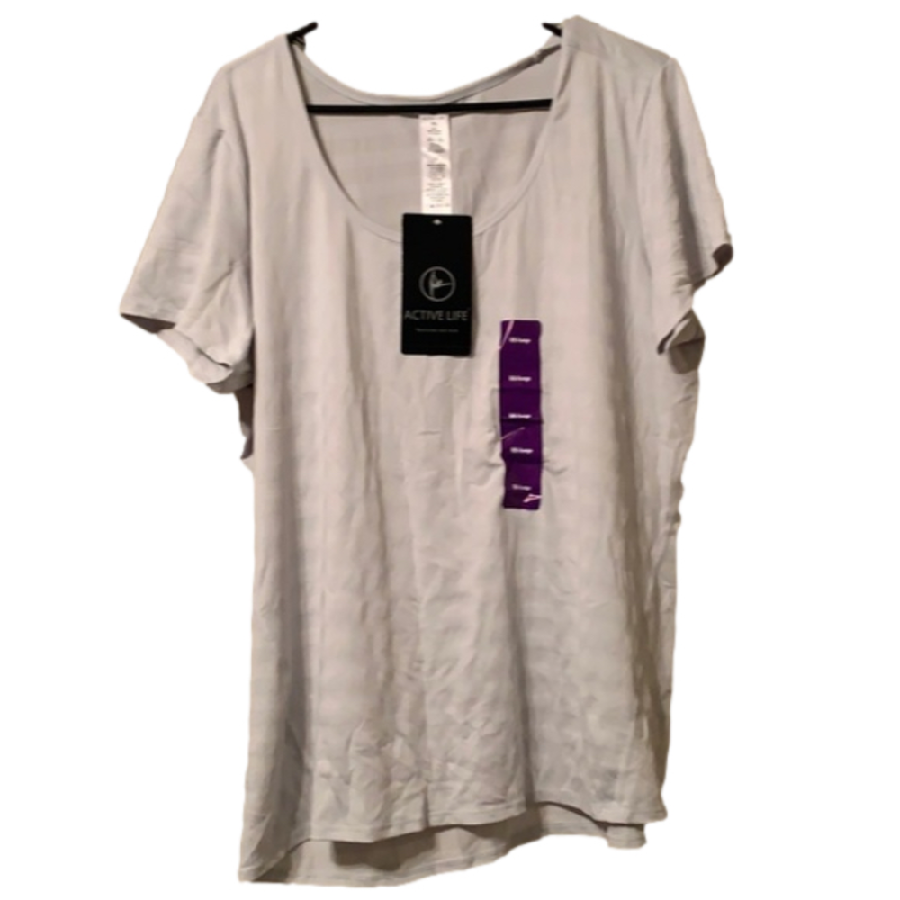 NWT! Active Life Woman’s XXL lightweight top. Plus size activewear.